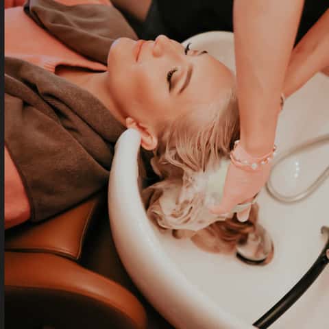Nash Head Spa + Blowout Bar – photo 4